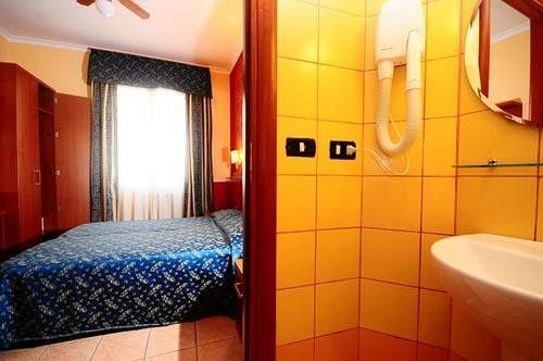Termini Station Rooms Рим Экстерьер фото